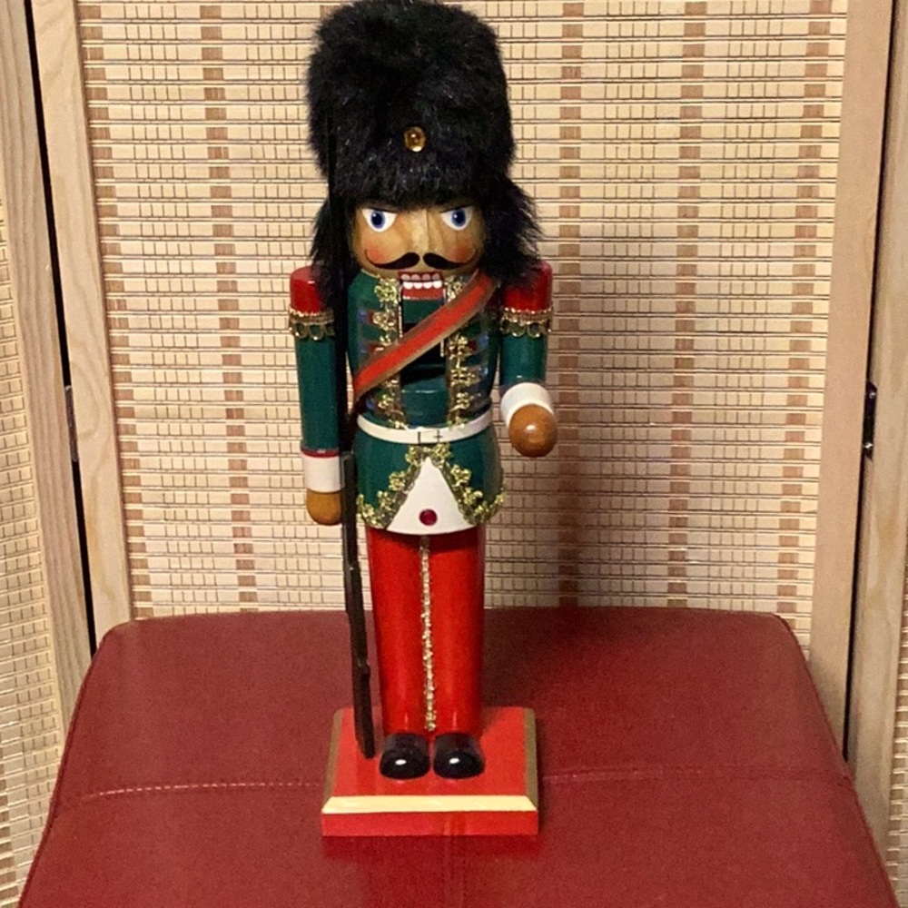 THE WOOD NUTCRACKER.